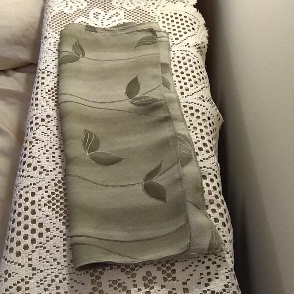 💫 Floral Leaf Scarf Green